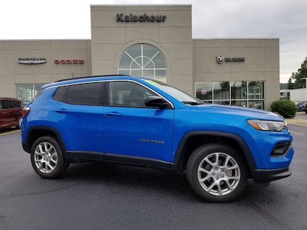 2022 Jeep Compass Latitude Lux 4x4 4dr SUV SUV
