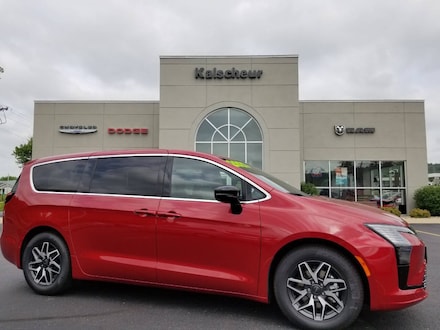 2027 Chrysler Pacifica LIMITED Passenger Van
