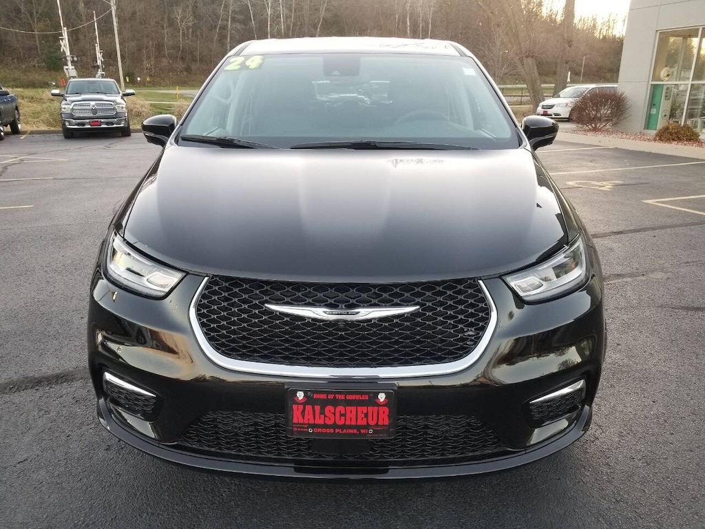 Certified 2024 Chrysler Pacifica Touring L 4dr Mini Van Minivan