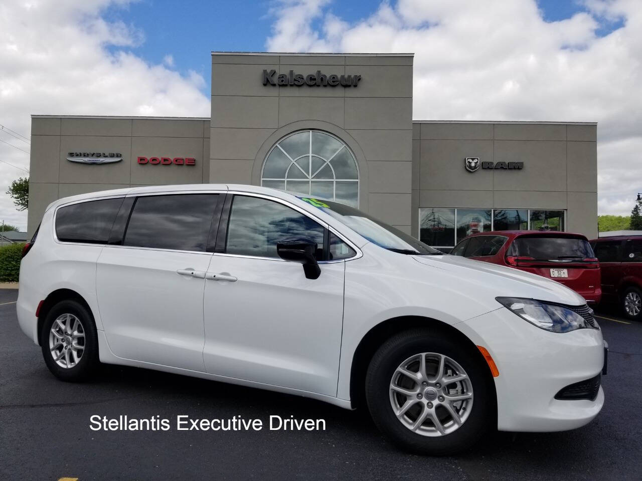 2025 Chrysler Voyager's photo