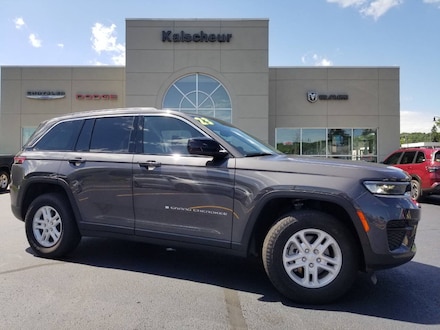 2023 Jeep Grand Cherokee Laredo 4x4 4dr SUV SUV