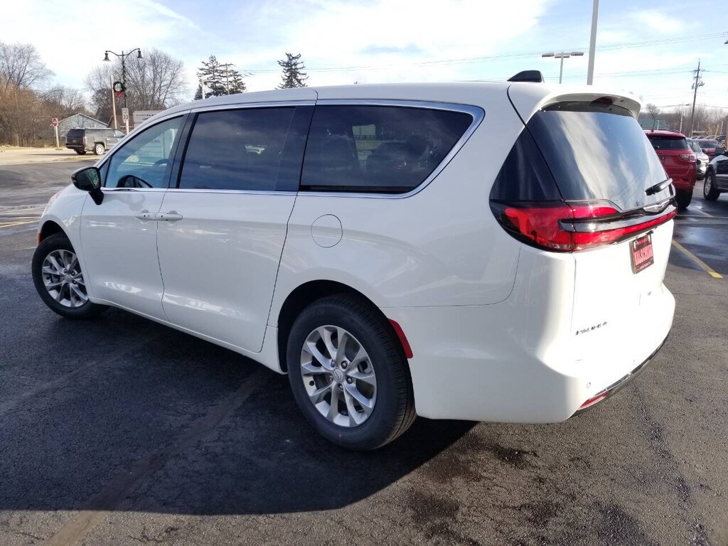 New 2026 Chrysler Pacifica SELECT AWD Passenger Van