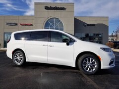 2026 Chrysler Pacifica SELECT AWD Passenger Van
