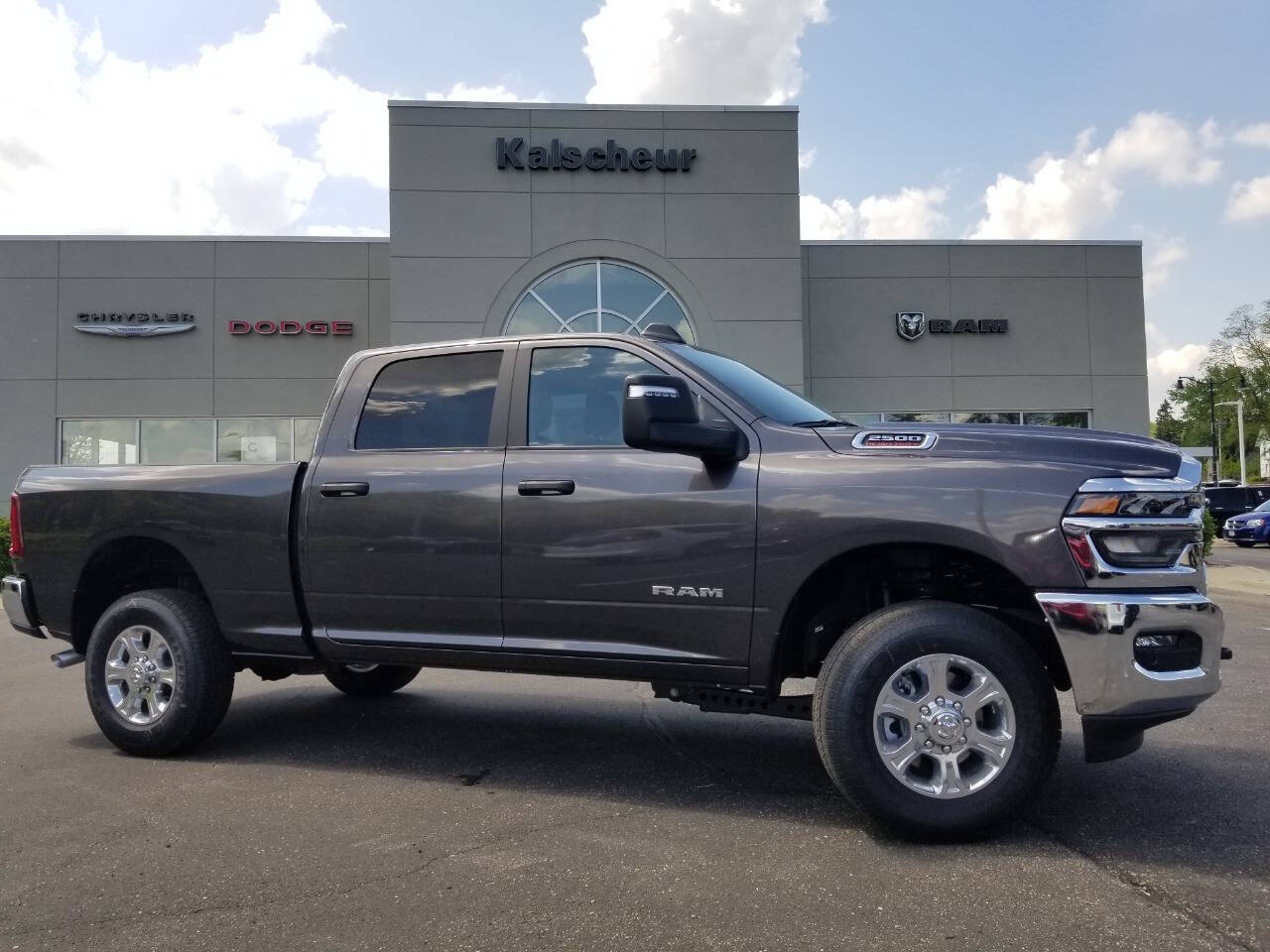 2025 Ram 2500 BIG HORN CREW CAB 4X4 6'4 BOX