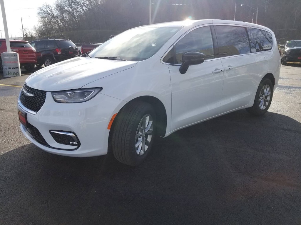 New 2026 Chrysler Pacifica SELECT AWD Passenger Van