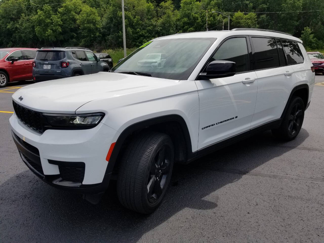 2022 Jeep Grand Cherokee Altitude photo 3