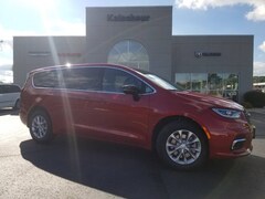 2025 Chrysler Pacifica SELECT AWD Passenger Van
