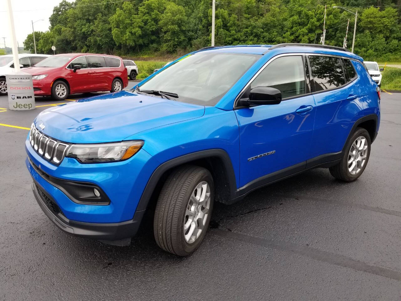 2022 Jeep Compass Latitude Lux photo 3