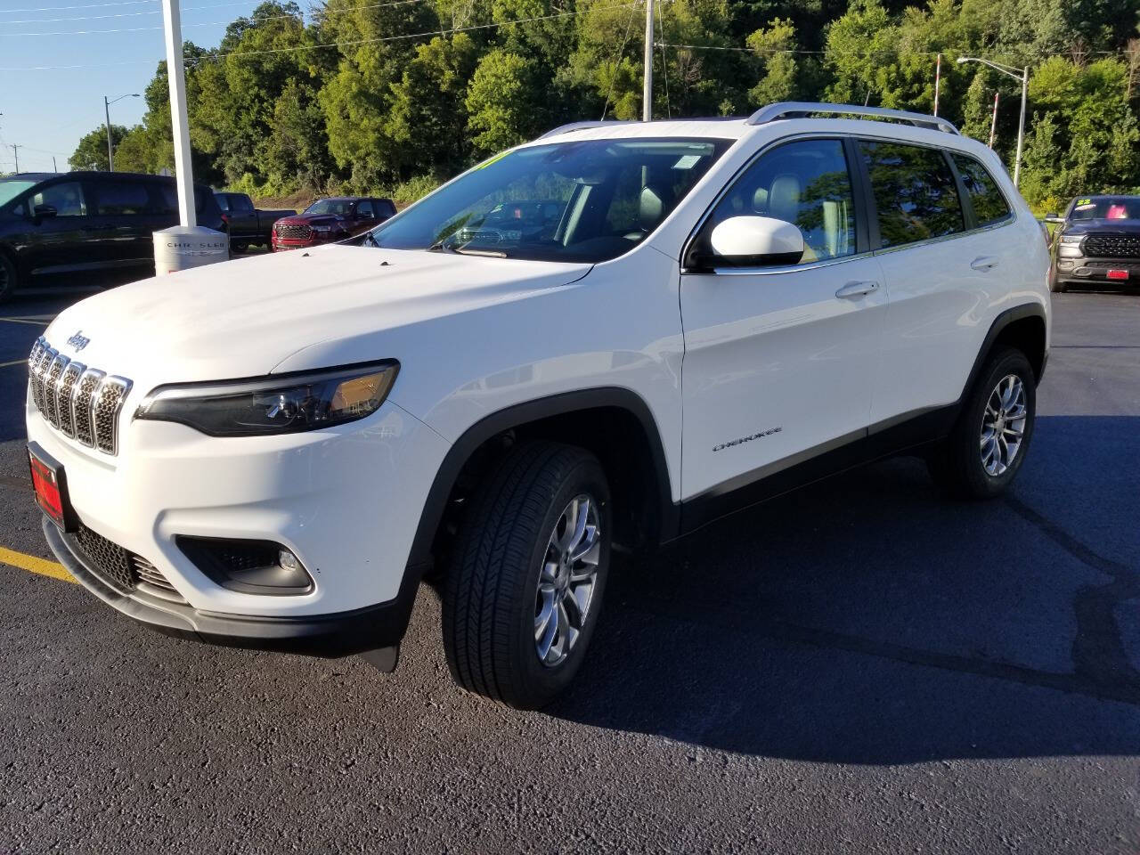 2021 Jeep Cherokee Latitude Lux photo 2