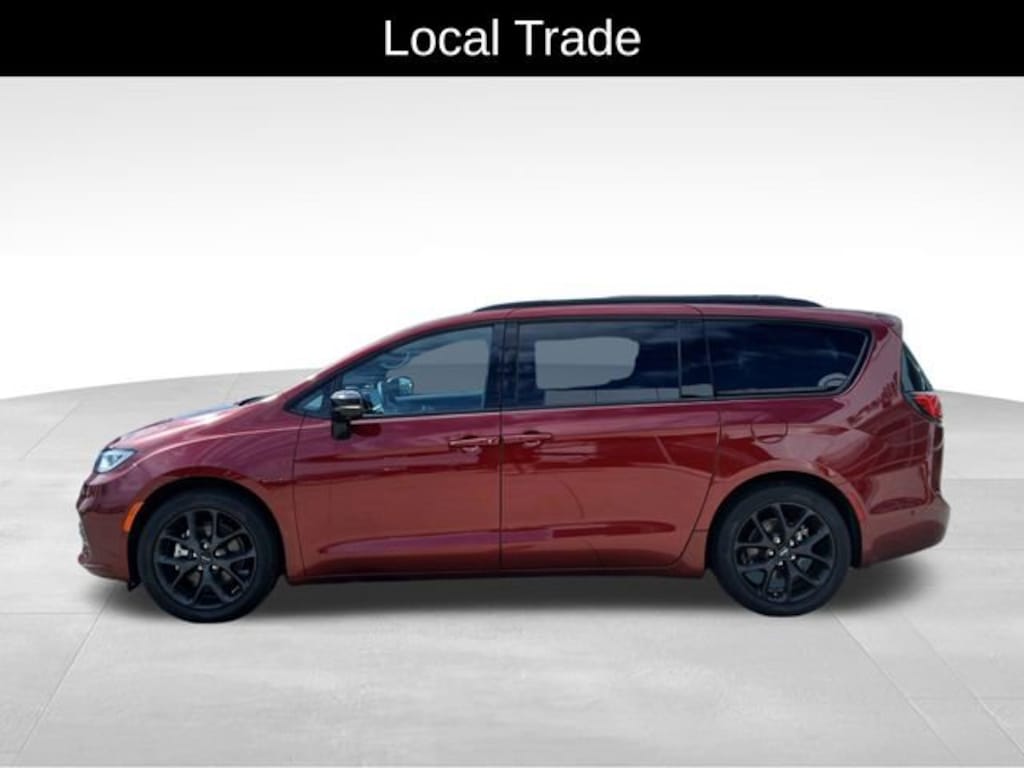 Used 2023 Chrysler Pacifica Limited Minivan