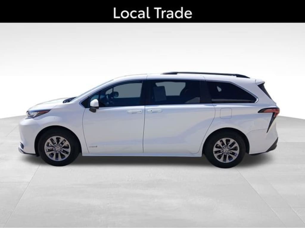 Used 2021 Toyota Sienna LE Minivan