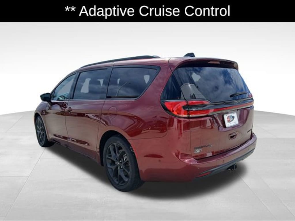 Used 2023 Chrysler Pacifica Limited Minivan