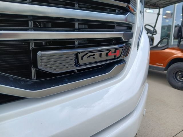 2026 GMC Sierra 1500 AT4 - Photo 9