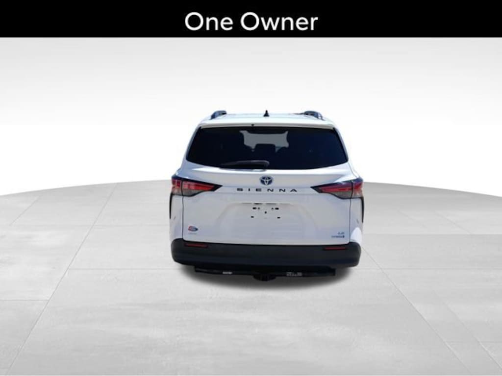 Used 2021 Toyota Sienna LE Minivan