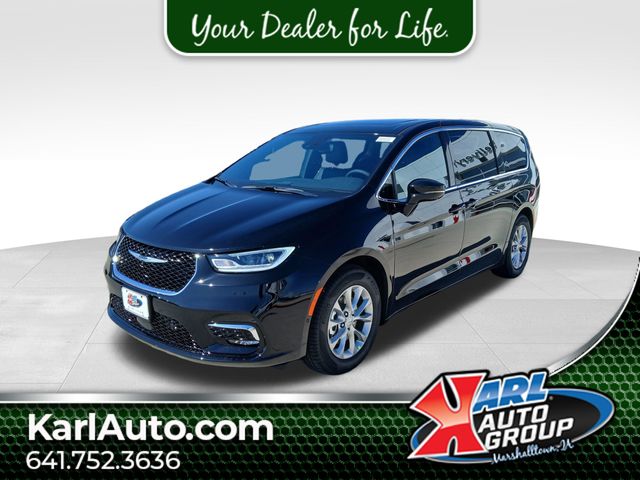 2026 Chrysler Pacifica Limited's photo