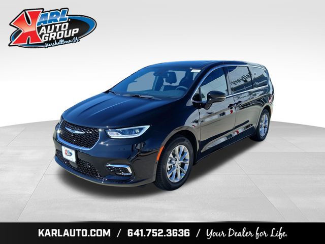 2026 Chrysler Pacifica Limited's photo