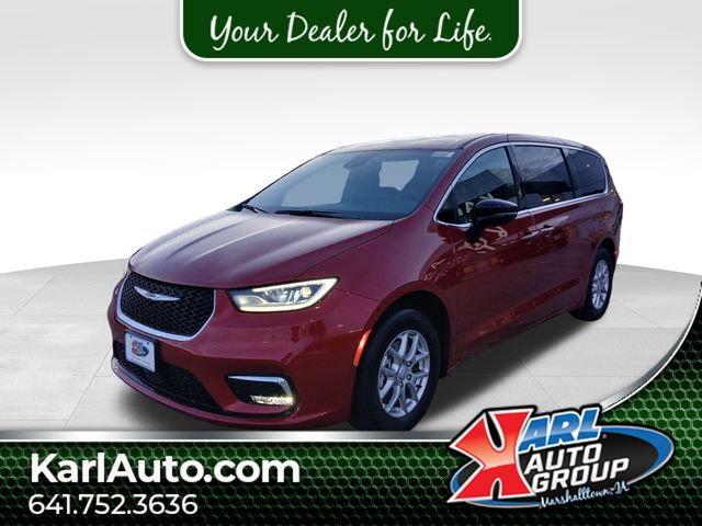 2026 Chrysler Pacifica Select's photo