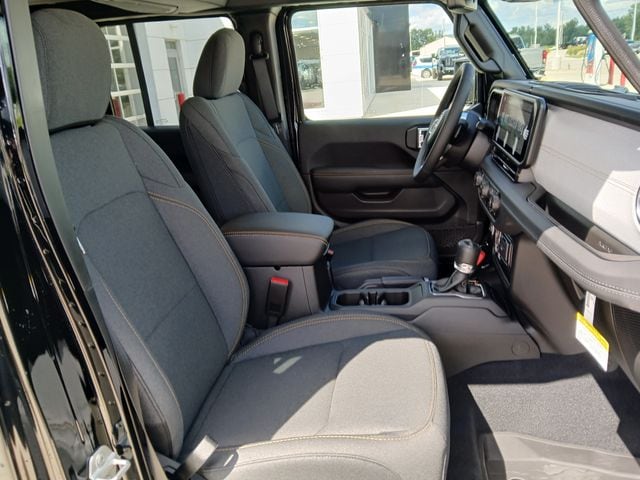 2025 Jeep Wrangler 4-Door Sahara - Photo 15