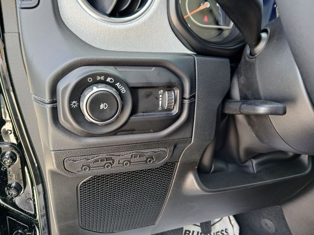 2025 Jeep Wrangler 4-Door Sahara - Photo 29