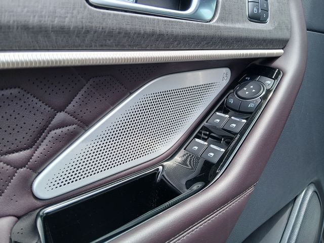 2025 Ford Explorer Platinum - Photo 38