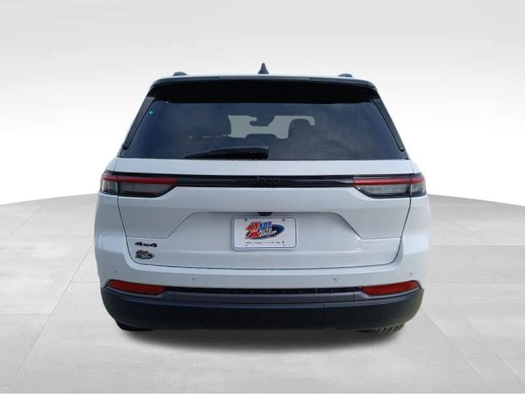 New 2026 Jeep Grand Cherokee Laredo Sport Utility