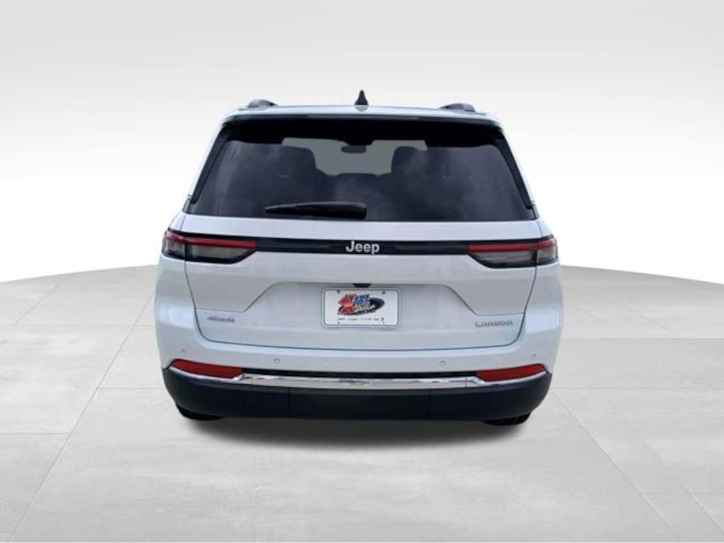 New 2026 Jeep Grand Cherokee Laredo Sport Utility