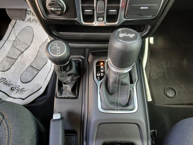 2025 Jeep Wrangler 4-Door Sahara - Photo 27