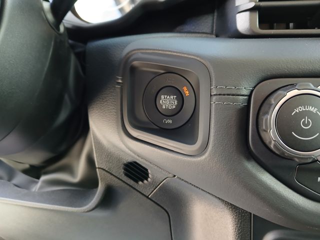 2025 Jeep Wrangler 4-Door Sahara - Photo 28