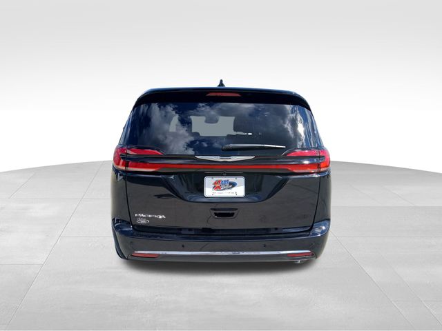 2026 Chrysler Pacifica photo 3