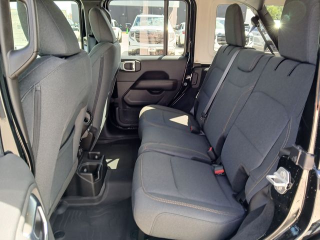 2025 Jeep Wrangler 4-Door Sahara - Photo 13
