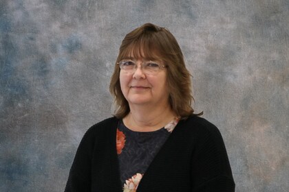 Staff member Linda Lacy from ID_4e633984cd78