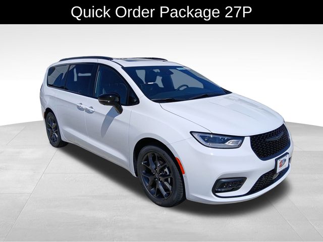 2025 Chrysler Pacifica Limited photo 2