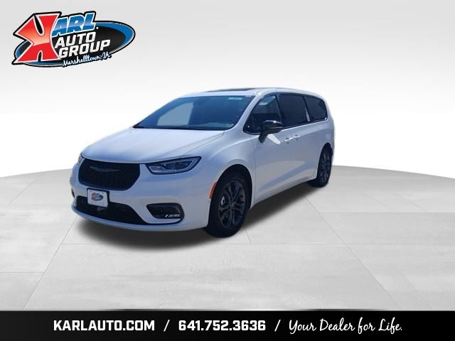 2026 Chrysler Pacifica Select's photo