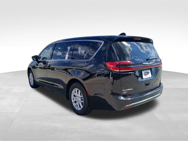 2026 Chrysler Pacifica photo 2