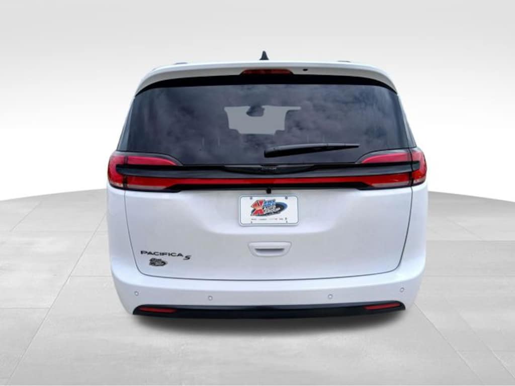 New 2026 Chrysler Pacifica Select Passenger Van
