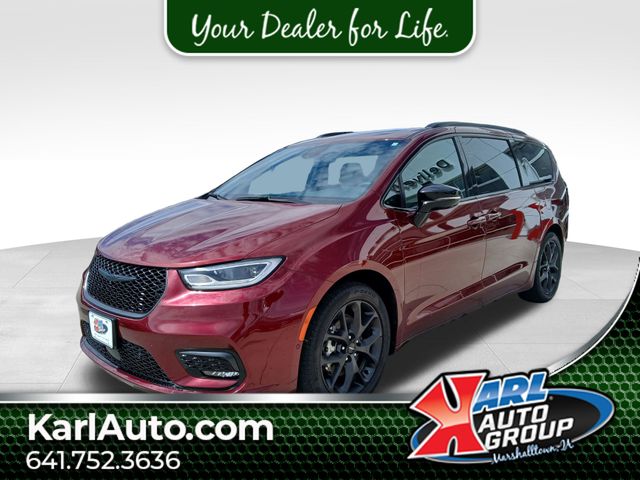 2023 Chrysler Pacifica Limited's photo