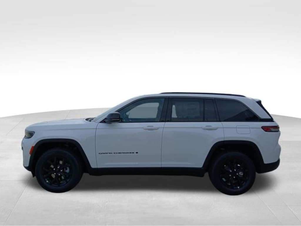 New 2026 Jeep Grand Cherokee Laredo Sport Utility