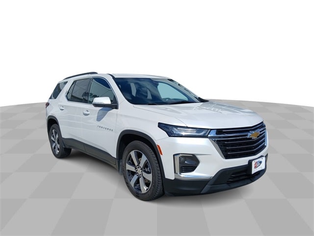 Used 2022 Chevrolet Traverse 3LT with VIN 1GNEVHKW2NJ113870 for sale in Marshalltown, IA