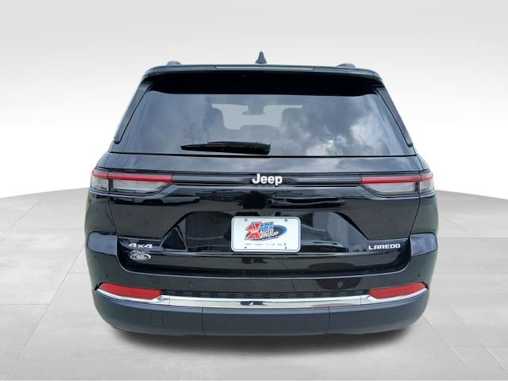 New 2026 Jeep Grand Cherokee Laredo Sport Utility