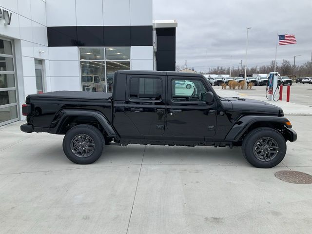 2024 Jeep Gladiator Sport photo 4