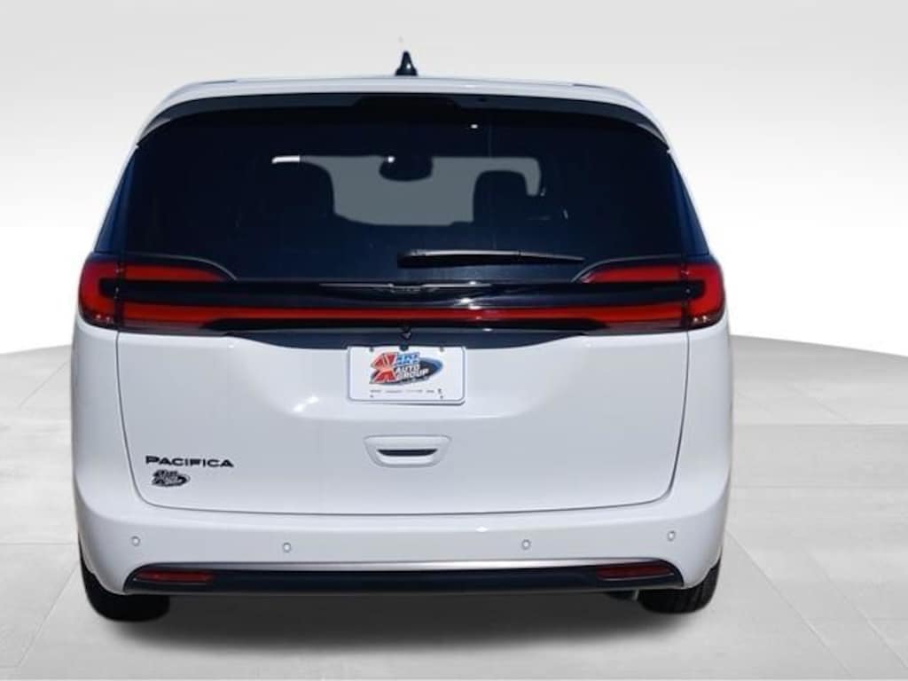 New 2026 Chrysler Pacifica Select Passenger Van