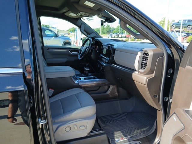2024 Chevrolet Silverado 1500 LTZ - Photo 30