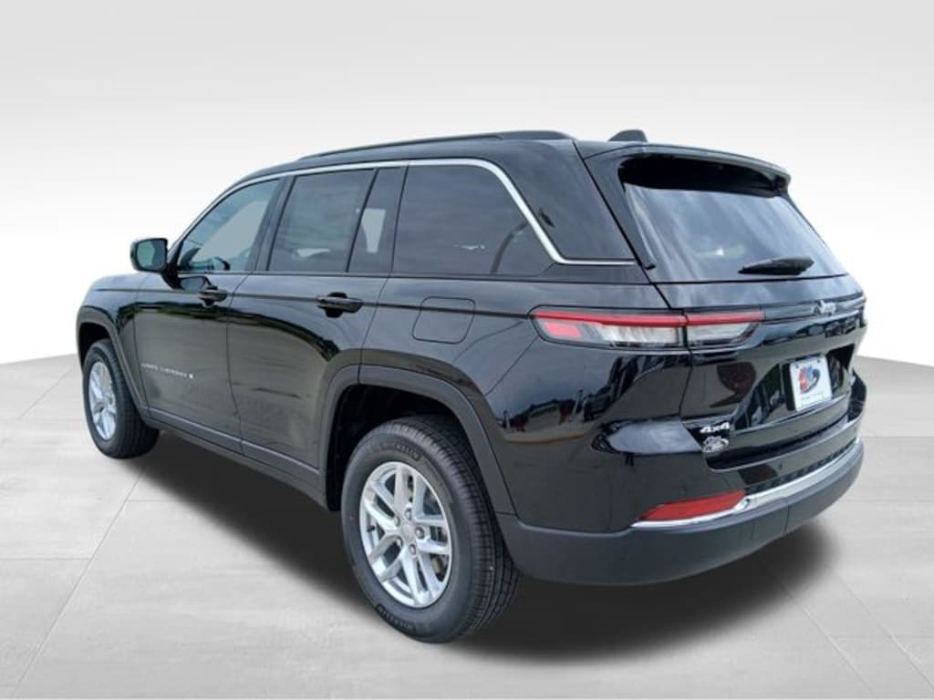 New 2026 Jeep Grand Cherokee Laredo Sport Utility