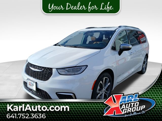 2026 Chrysler Pacifica Pinnacle's photo