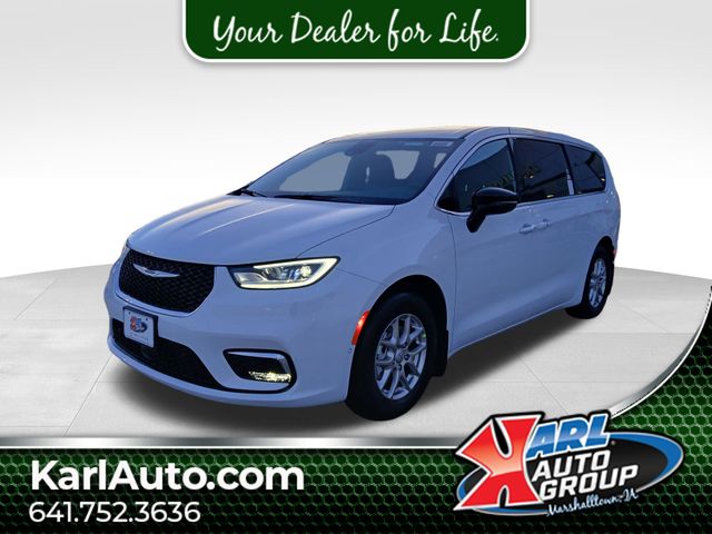 2026 Chrysler Pacifica Select's photo