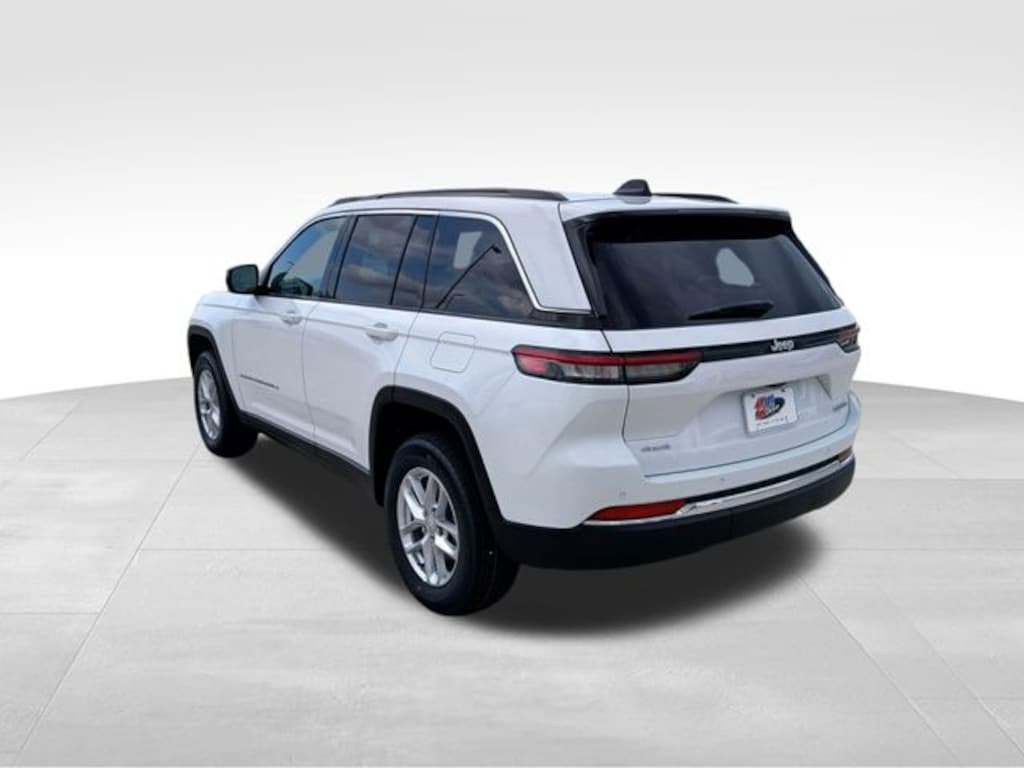 New 2026 Jeep Grand Cherokee Laredo Sport Utility