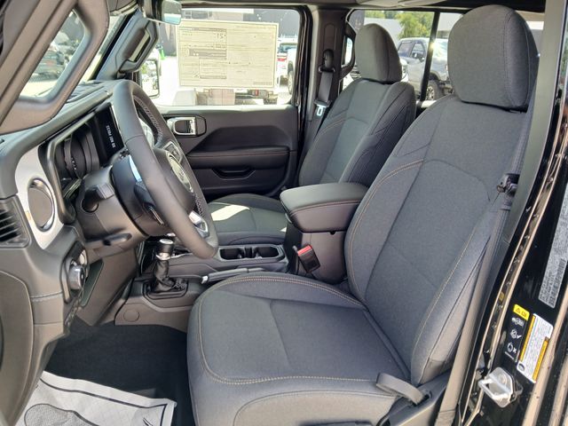 2025 Jeep Wrangler 4-Door Sahara - Photo 10