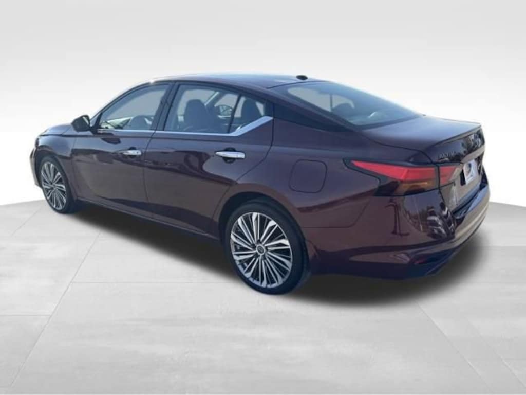 Used 2024 Nissan Altima SL Intelligent AWD Sedan