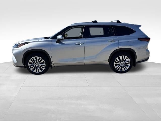 2024 Toyota Highlander Platinum photo 2