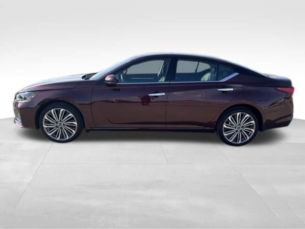 Used 2024 Nissan Altima SL Intelligent AWD Sedan